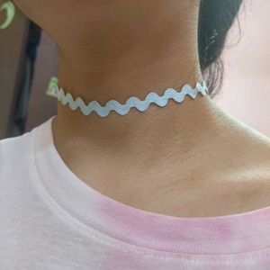 Wavy Mint Choker