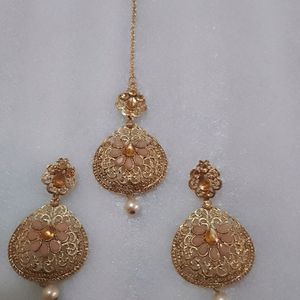 Maag Tikka With Earrings Set