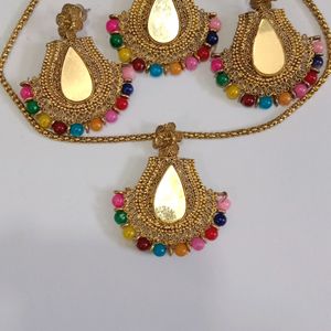 Locket, Earings With Maang Tika