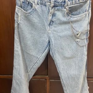 Boyfriend Fit Jeans With Chain