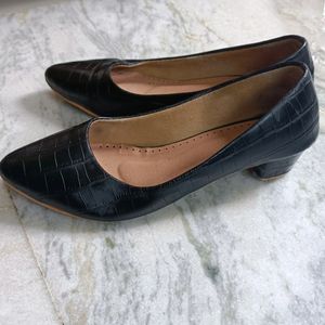 Women Black Elegant Leather Bellies