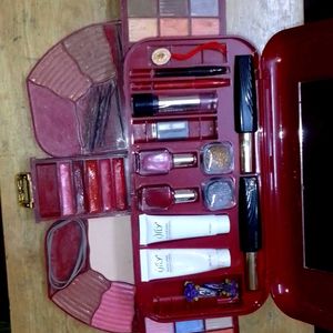 LILY WATERSHINE MAKEUP KIT