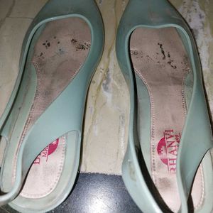 Used Closed Toe Flats