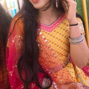 Yellow Lengha With Contrast Pink Duppata