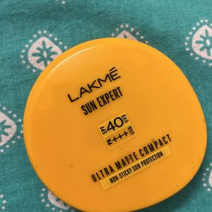 Lakme Sun Expert Compact