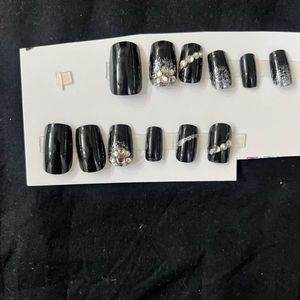 Black Press On Nails