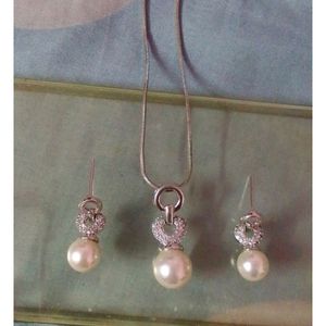 Pearls And Diamond Set