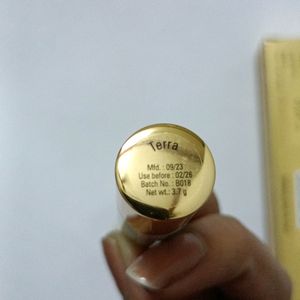 Terra Shade Crayon Lipstick (Myglamm)