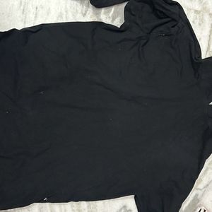 BLACK T SHIRT LOKING