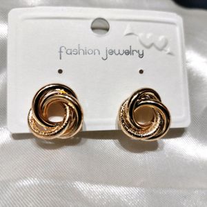 Super Chic And Trendy Earings