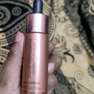 It's a Illuminateur Liquid Highlighter- 05 Coppery