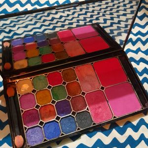 3 in 1 Multicolour Eyeshadow  Kit