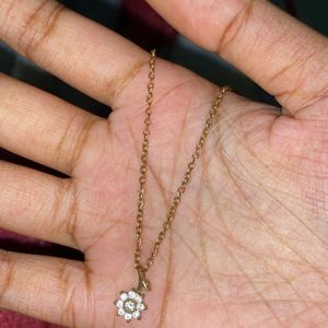 H&M Flower Diamond Pendant