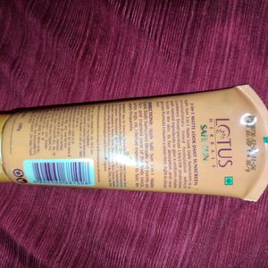 LOTUS HERBALS (SAFE SUN) MATTE SUNSCREEN