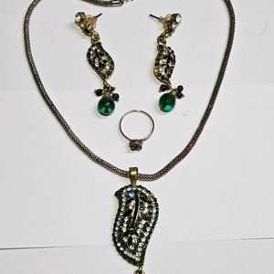 JEWELLERY SET WITH MATCHING EARRINGS AND RING💚💚