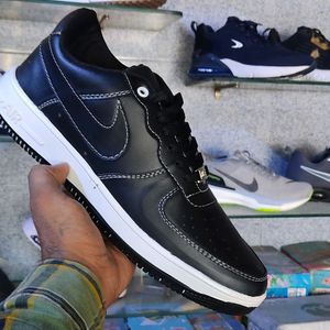 NIKE SNEAKER BLACK