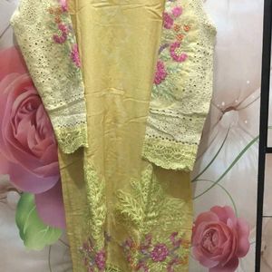 Woman Pakistani Kurta Set