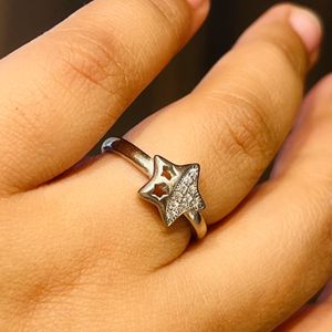 Star shaped silver Stoned ring