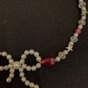 Coquette pearl necklace