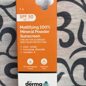 The Derma Co Mattifying 100%  Powder Sunscreen