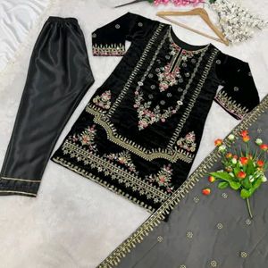 PAKISTANI VELVET SUIT 🖤