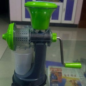 Mini Portable Juicer