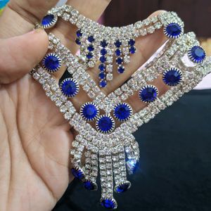 Glittery Set Of Neckpiece And Earpiece