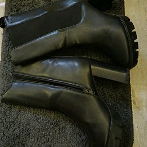 DELIZE BOOTS NEW!!!!!!!