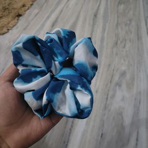 A Cute Hair DRAMA & Co. Scrunchie