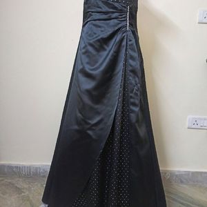 Woman Partywear Gown #dress #gown #blackdress