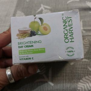 Organic Harvest Brightening Day Cream Vitamin C