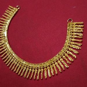 Gold Pleated Necklace