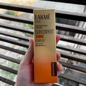 Lakme Sun Expert 1% Nia-VIT C Sunscreen, SPF 50 PA