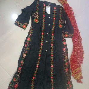 Anarkali Kurta And Dupatta By Pakiza Brand.