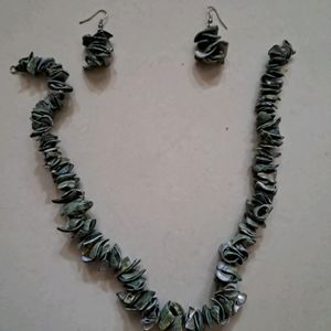 green western necklace with earrings