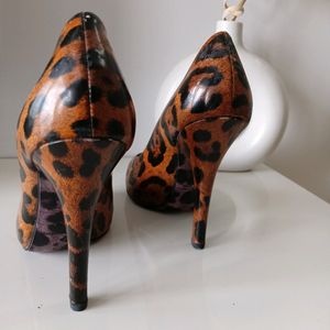 Authentic Dolce & Gabbana Leopard Print Heels