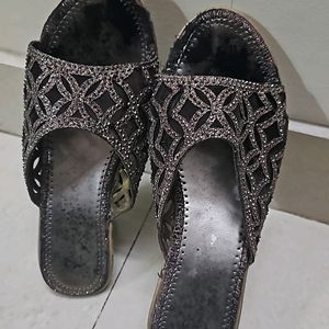 Partywear Ladies Slipper For Festival Seasons