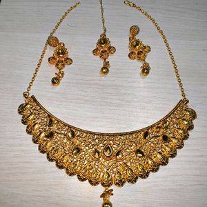 Golden Necklace,Chokar set with Maangtika,Earrings