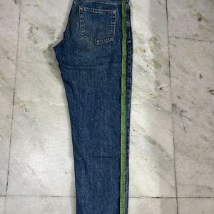 ZARA DISTRESSED BLUE JEANS SIZE -32