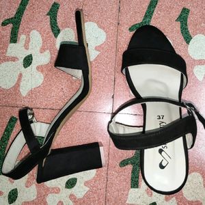 Brand New Classic Black Heels Size UK-4