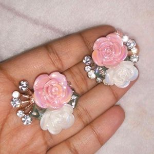 ❗ PRICE DROP ❗ Beautiful Rose Earrings