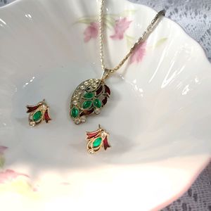 Green🌿 Jewel Pendant Set