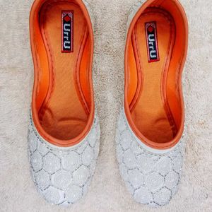 BRAND NEW PUNJABI JUTTIS