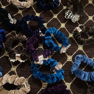 Pack Of 17 Assorted Velvet Bands