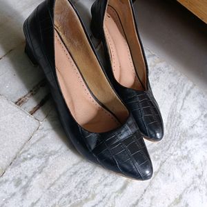 Women Black Elegant Leather Bellies