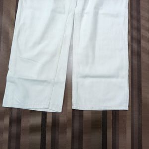 W-44 Size-28 Ladies White Straight Jeans