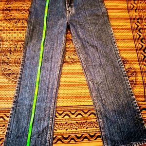 Fresh Jeans With Straight Fit Style