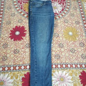 Straight Fit Jeans For Women With Affordable Price