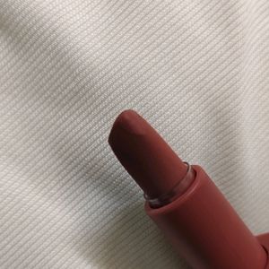 Huda Beauty Power Matte Bullet Mini - Interview