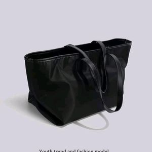 IMPORTED KOREAN CLASSY BLACK SHOULDER BAG